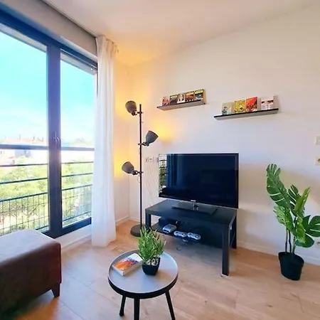 Le Valmy: Lumineux Au Pied Du Metro Apartament Lyon