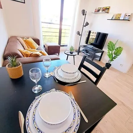 Appartement Le Valmy: Lumineux Au Pied Du Metro *