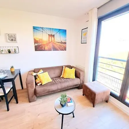 Apartament Le Valmy: Lumineux Au Pied Du Metro