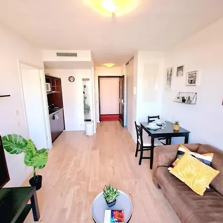 Le Valmy: Lumineux Au Pied Du Metro Apartament