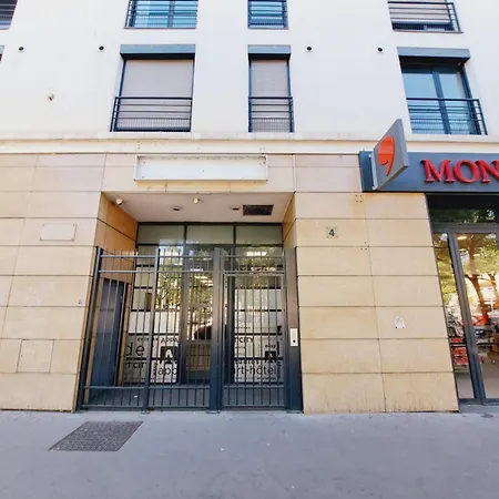 Le Valmy: Lumineux Au Pied Du Metro Apartament Lyon