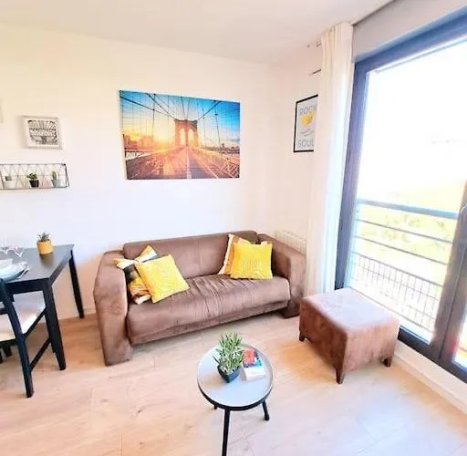 Apartament Le Valmy: Lumineux Au Pied Du Metro